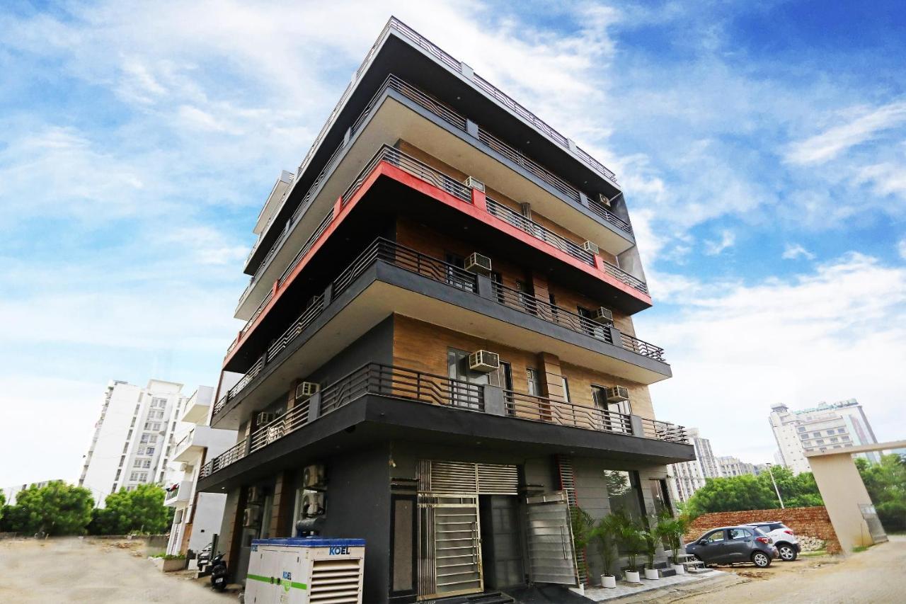 Готель Super Townhouse Cloud Bay, Near Genpact, Sector-69, Ґурґаон Екстер'єр фото