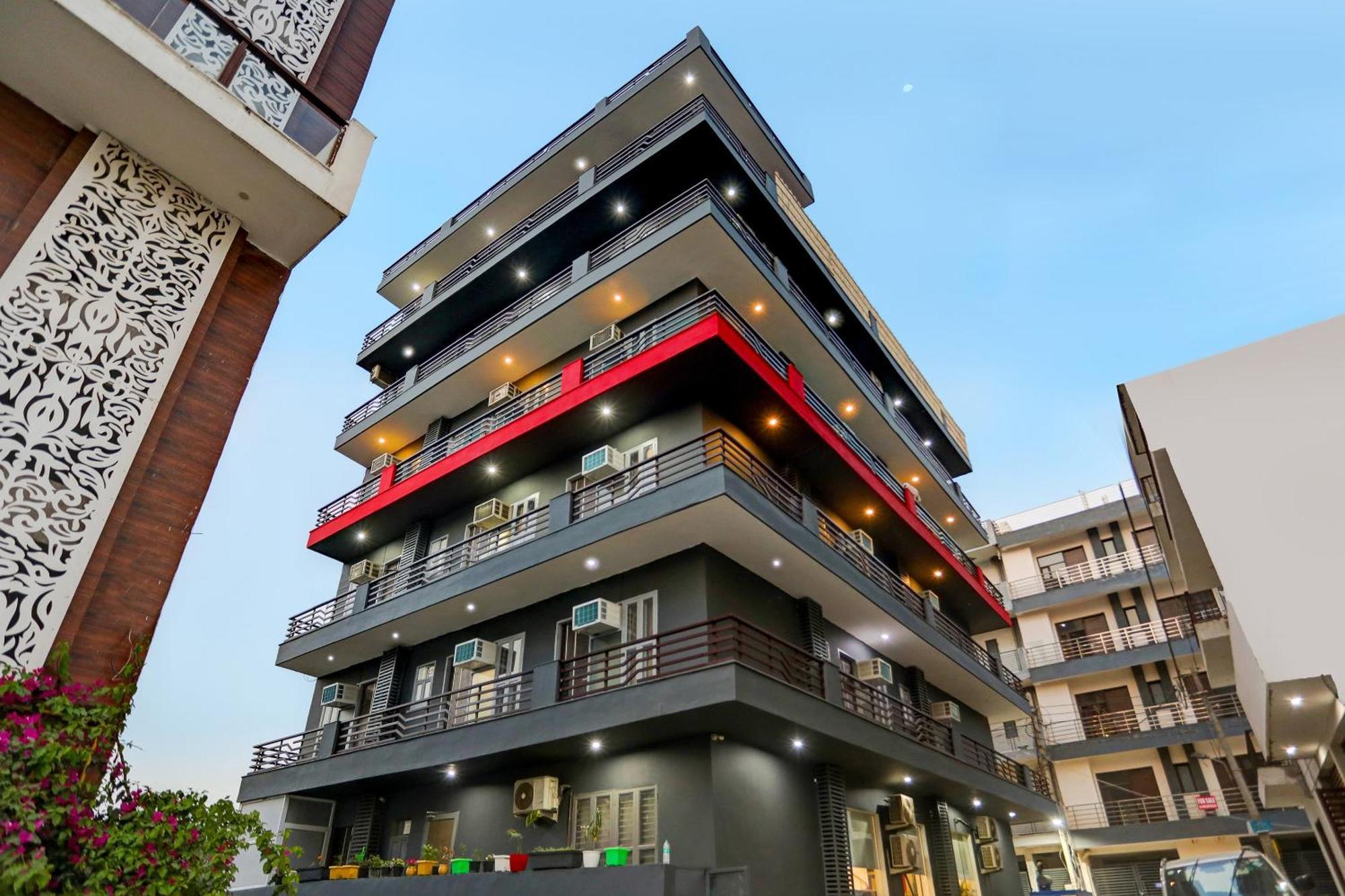 Готель Super Townhouse Cloud Bay, Near Genpact, Sector-69, Ґурґаон Екстер'єр фото